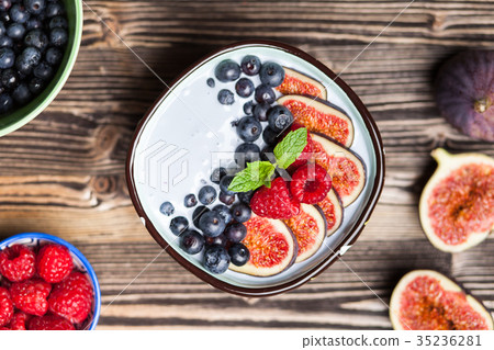 Delicious blueberry and fig yoghurt Delicious blueberry and fig yoghurt 35236281