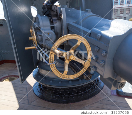 Aurora cruiser on Neva river in Saint Petersburg 35237066