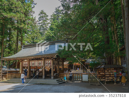Suwa Taisha shrine place 35237818