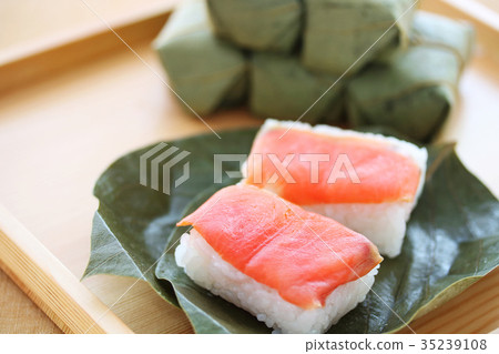 Persimmon leaf sushi Persimmon leaf sushi 35239108