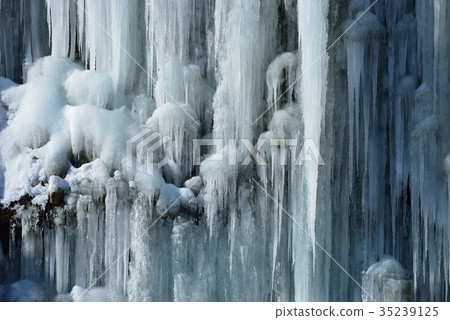 Shirakawa ice pillar group 35239125