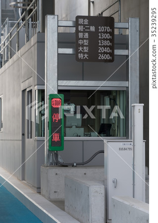 Fee Station Fee Station 35239295