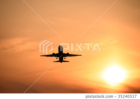 Sunset at Kumamoto Airport 35240317