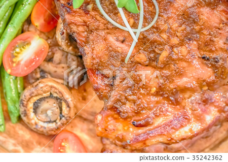 Tasty grilled ribs with vegetables Tasty grilled ribs with vegetables 35242362