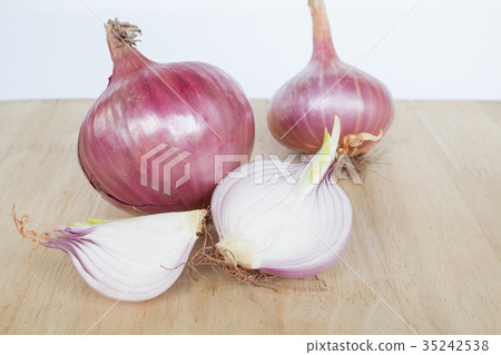 Closeup of Shallots on white background 35242538