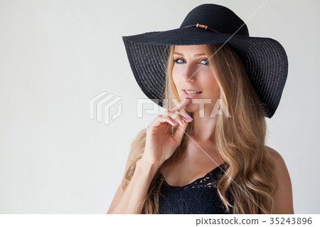 Portrait of fashionable girl in hat with large Portrait of fashionable girl in hat with large 35243896