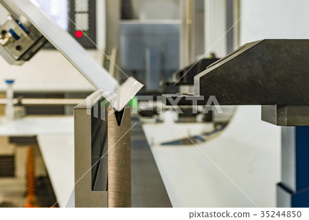operator bending metal sheet by sheet bending mach 35244850