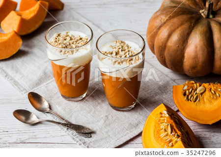 Pumpkin smoothies with yoghurt and oatmeal Pumpkin smoothies with yoghurt and oatmeal 35247296