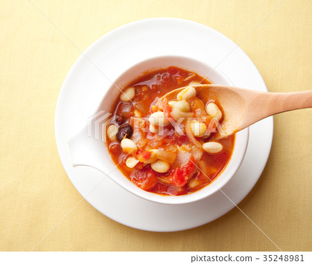 蕃茄和混雜的豆在蕃茄 35248981