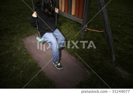 Children falling 35249077