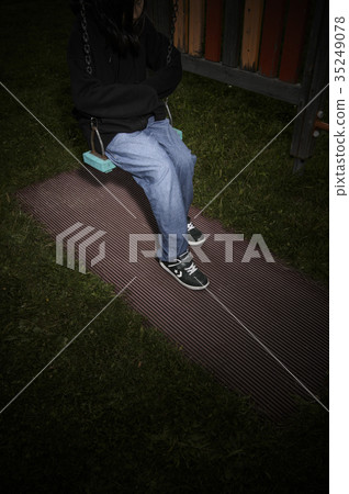 Children falling 35249078