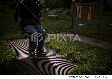 Children falling 35249079