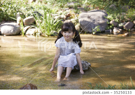 Children, field trip, stream 35250133