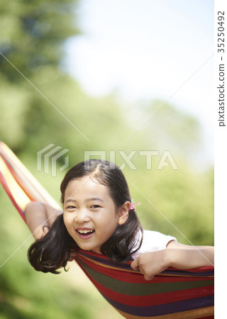孩子，吊床 35250492