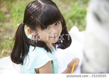 Children, drawing pictures Children, drawing pictures 35250505