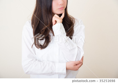 young asian woman wondering 35251698