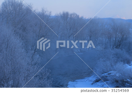 北海道冬天河 35254569