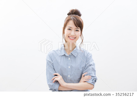 年輕的女人 年輕的女人 35256217