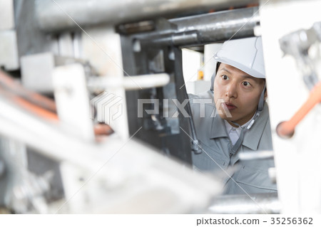 Factory person working die casting 35256362