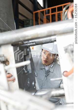 Factory person working die casting Factory person working die casting 35256364