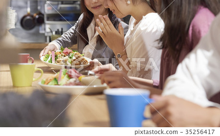 Cafe-Waitress-Serving 35256417