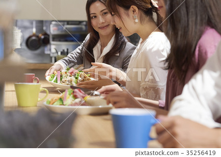 Cafe-Waitress-Serving 35256419