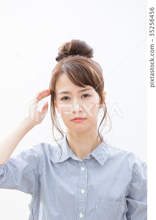 Young woman negative headache 35256456