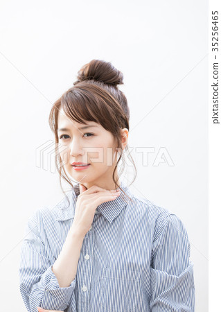 Young woman negative cold 35256465