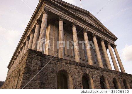 Birmingham Town Hall 35256530