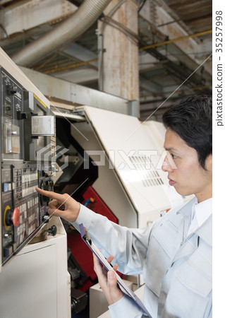 工廠人員加工 工廠人員加工 35257998