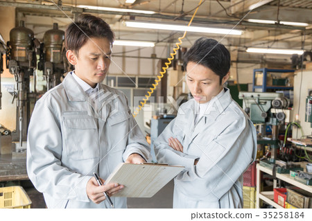 工廠人員工作 35258184