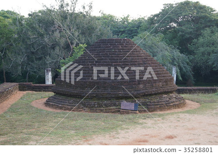 The stupa of Bonnall wapotugru vihara in Sri Lanka The stupa of Bonnall wapotugru vihara in Sri Lanka 35258801