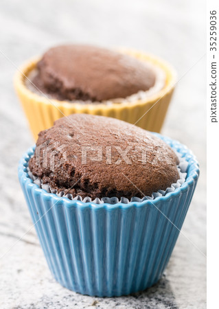 Chocolate cup cakes in the porcelain bowl 35259036