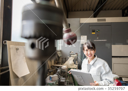 工廠人工作車床 35259707