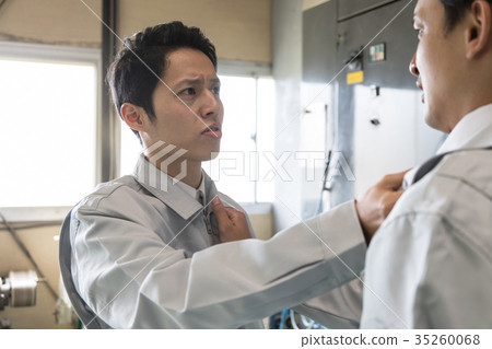 Factory fighting fight workers Factory fighting fight workers 35260068