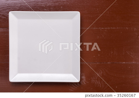 Flat lay above white square plate on the wooden 35260167