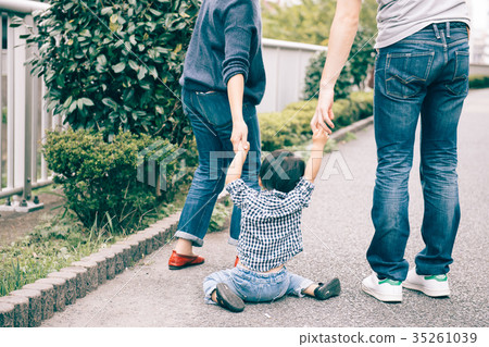 不喜歡的孩子和父母 35261039