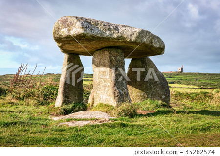 Dolmen Lanyon Quoit in Cornwall 35262574