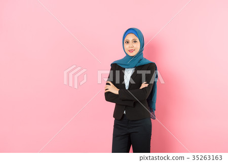 professional confident muslim business woman professional confident muslim business woman 35263163