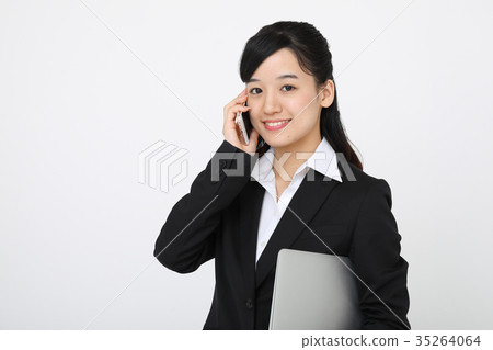 Business woman speaking on a smartphone 35264064