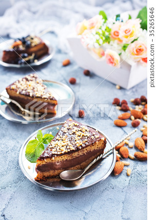 chocolate cake 35265646