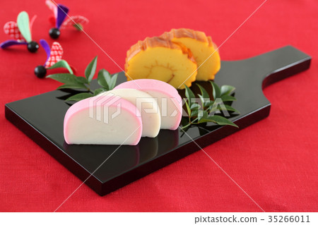 Red & White Kamaboko 35266011