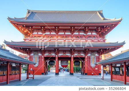 kaminarimon of sensoji in Asakusa, Tokyo, Japan 35266804