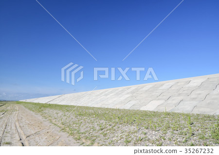 Seawall 2017 35267232