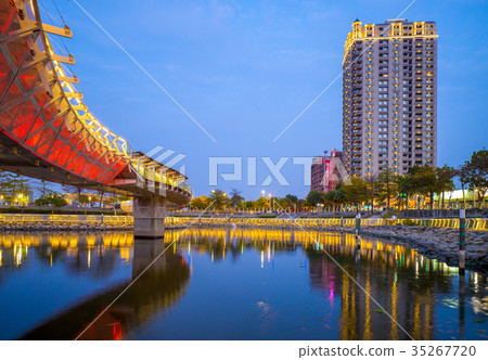 night view of kaohsiung 35267720