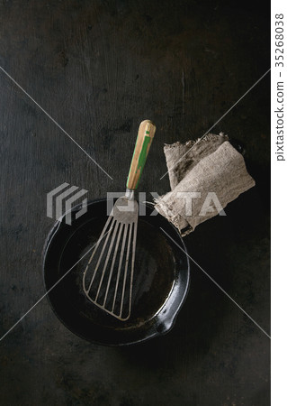 Cast-iron pan for pancakes 35268038