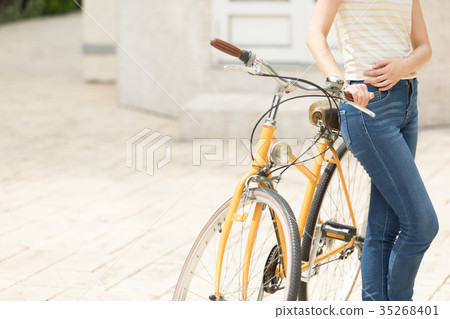 Walk by your own train-young woman 35268401