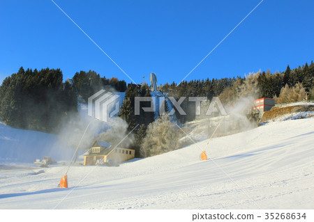 snowmaking at ski resort Fichtelberg, Germany snowmaking at ski resort Fichtelberg, Germany 35268634