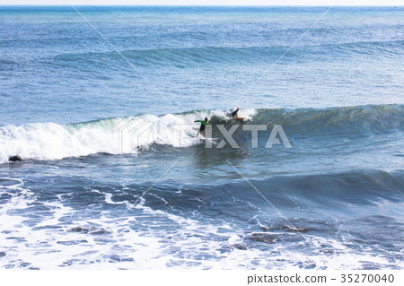 a lot of people surfing 35270040