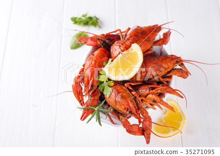 Boiled crayfish in the plate Boiled crayfish in the plate 35271095